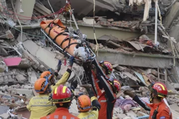 மியன்மார் நில அதிர்வு ; 4 நாட்களின் பின் உயிருடன் மீண்டுவந்த வயோதிப பெண்