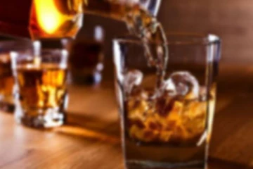 மாணவனுக்கு குடிதண்ணீரில் மதுபானத்தை கலந்து கொடுத்த சக மாணவர்கள்! இறுதியில் நேர்ந்த சோகம்