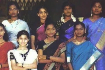 இந்த புகைப்படத்தில் ஒரு டாப் நடிகை இருக்கிறார்.. அவர் யார் தெரியுமா, இதோ பாருங்க