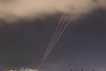 இஸ்ரேல் மீது சரமாரியாக எவுகணைகளை வீசிய ஹிஸ்புல்லா அமைப்பு!