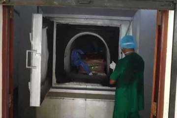 பிரேத பரிசோதனைக்காக எடுத்துச்செல்லப்பட்ட பாதி தகனம் செய்யப்பட்ட உடல்