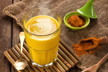 பாலில் மஞ்சள் கொஞ்சம் கலந்து குடிச்சு பாருங்க! நம்பமுடியாத மாற்றம் உடலில் நடக்குமாம்