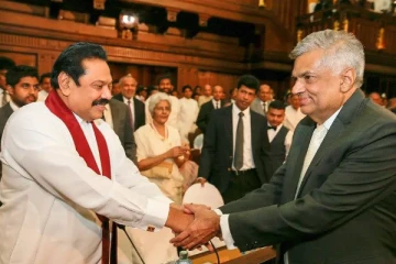 வரலாற்றில் முதல் தடவையாக நேர் கோட்டில் சந்திக்கும் ரணில், மகிந்த