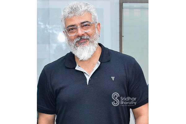 விமான நிலையில் ரசிகர்களை சந்தித்த நடிகர் அஜித்! வெளியான அவரின் லேட்டஸ்ட் போட்டோஸ் | Ak62 Movie Shooitng Starts On