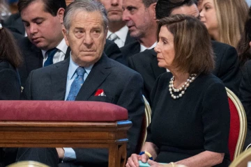 அமெரிக்க சபாநாயகர் நான்சி பெலோசியின் கணவர் மீது தாக்குதல்