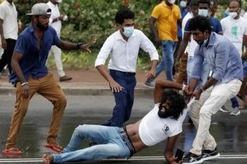 இலங்கையில் தொடர் வன்முறை எதிரொலி - மறு உத்தரவு வரும் வரை அனைத்து ரயில்களும் நிறுத்தம்..!