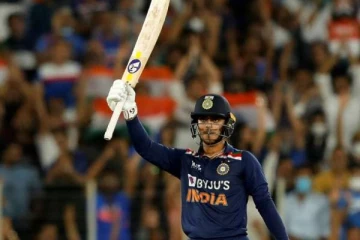 களம்கண்ட முதல் ஆட்டத்திலேயே அடுக்கடுக்கான சாதனையை செய்த இந்திய அணி இளம்வீரர்! பிறந்தநாளில் அசத்தல்