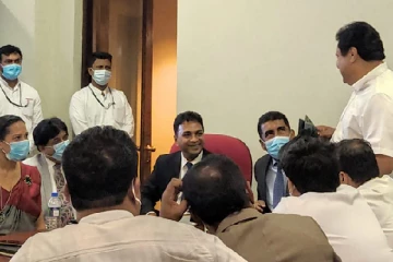‘குட்பை’ கெட்டகொட - நாடாளுமன்ற வளாகத்தில் இடம்பெற்ற வழியனுப்பல்