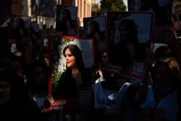 ஈரானில் தீவிரமடையும் ஹிஜாப் விவகாரம்: ஆதரவு தெரிவிக்கும் பிரெஞ்சு நடிகைகள்