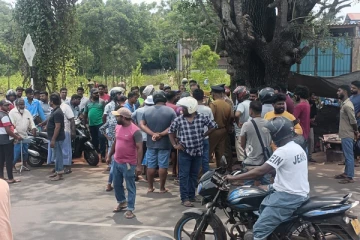 வவுனியாவில் நீரேந்து பிரதேசத்தை மறித்து அடாவடி: பொலிஸார் தலையீடு (Video)