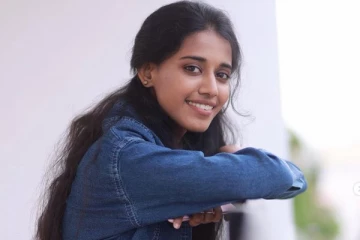 பாடகி பிரியங்காவா இது? மார்டன் உடையில் எப்படி இருக்கின்றார் தெரியுமா? தீயாய் பரவும் புகைப்படம்