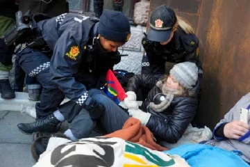 சுற்றுச்சூழல் செயற்பாட்டாளர் கிரேட்டா தன்பெர்க் அதிரடி கைது