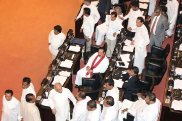 எனக்கு ஆங்கிலம் தெரியாது  நாட்டையும் கட்டியெழுப்ப முடியாது! நாடாளுமன்ற உறுப்பினரின் ஆவேச பேச்சு (video)