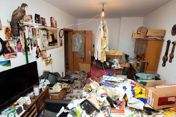 hoarding disorder: பதுக்கல் கோளாறு என்றால் என்ன? அறிகுறிகள் என்னென்ன? | Hoarding Disorder Symptoms In Tamil