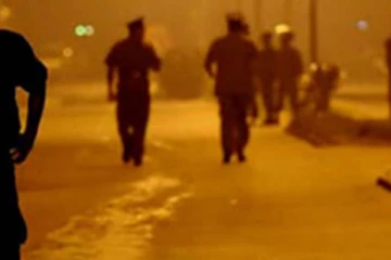 உத்தரவை மீறிப் பயணித்த கார் ; சுட்டுபிடித்த பொலிஸார்