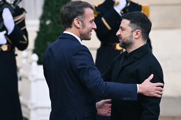 பிரான்ஸ் வந்தடைந்தார் உக்ரைன் ஜனாதிபதி ஜெலன்ஸ்கி | Zelenskyy Meet Macron At France
