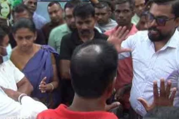 උණුසුම් තත්ත්වයක් - විරෝධතාවය විසඳන්න ආ සජබ ලොක්කෙක් සහ මාලිමා මන්ත්‍රීවරයෙක් පැටලෙයි