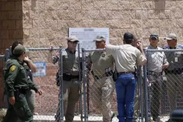 அமெரிக்காவில் பயங்கரம்  :  பள்ளியில் 18 குழந்தைகள் சுட்டுக்கொலை | Texas School Shooting Death 18 Children