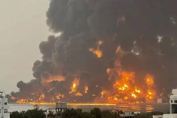 பொறுத்திருந்து பழி தீர்த்த இஸ்ரேல்... பற்றியெரியும் ஏமன் துறைமுக நகரம்