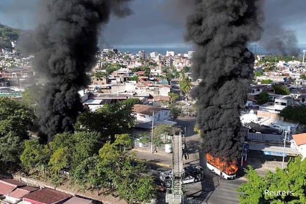 விமானங்கள் ரத்து... சுற்றுலாப்பயணிகளுக்கு எச்சரிக்கை: பற்றியெரியும் மெக்ஸிகோ | Top Cartel Leader Killed In Mexico