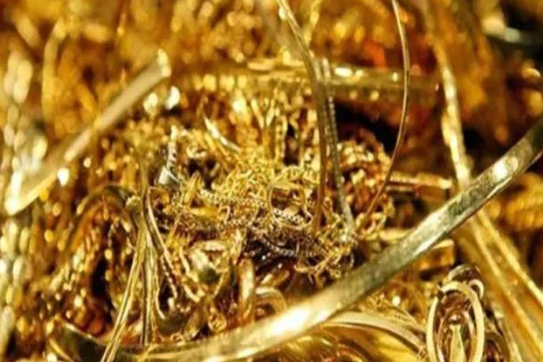 வீடு புகுந்து 5 இலட்சம் ரூபாய் பெறுமதியான நகைகள் திருட்டு! | Jewelery Stolen Break Into The House Mullaitivu