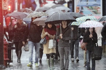 கனடாவில் வரலாறு காணாத வகையில் கனமழை பதிவு! தத்தளிக்கும் மக்கள்