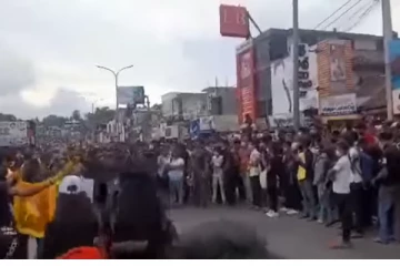 அரசாங்கத்திற்கு எதிராக போராட்ட களத்தில் இளைஞர், யுவதிகள் (Photos)