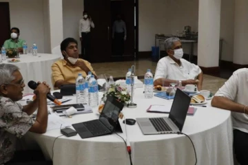 அனைத்து உறுப்பினர்களையும் திடீரென ஹோட்டலுக்கு அழைத்த சஜித்