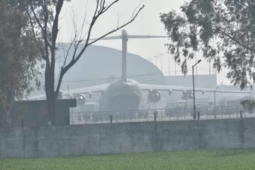 அமெரிக்காவால் நாடுகடத்தப்பட்ட 104 இந்தியர்கள் நாடு திரும்பினர்: அடுத்து என்ன?