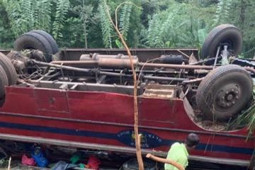 சற்றுமுன் இடம்பெற்ற விபத்து - பலர் காயம்