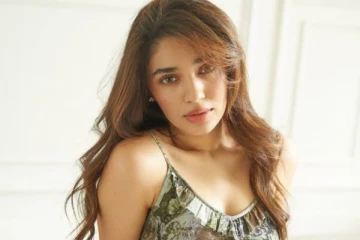 உள்ளத்தை கொள்ளை கொள்ளும் நடிகை க்ரித்தி ஷெட்டி.. மாடர்ன் லுக்கில் லேட்டஸ்ட்!