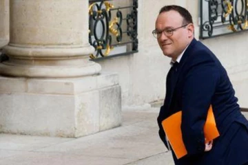 மேக்ரான் புதிதாக தேர்வு செய்துள்ள அமைச்சர் மீது இளம்பெண்கள் புகார்: அமைச்சரவை அமைப்பதில் பிரச்சினை