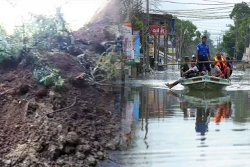 இலங்கையை அச்சுறுத்தும் அடைமழை - பெண், சிறுமி உட்பட 5 பேர் பலி - பல இடங்களில் வெள்ளம்