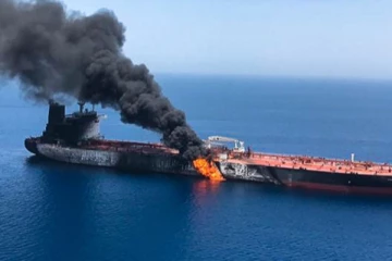 இஸ்ரேல்   எண்ணெய் கப்பல் மீது தாக்குதல் ;  மாலுமிகள் இருவர்  பலி