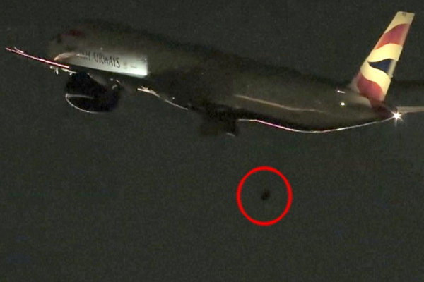 லண்டன் நோக்கி புறப்பட்ட விமானம்.. திடீரென கழன்று விழுந்த சக்கரத்தால் பரபரப்பு | Uk Airways Flight London Loses Wheel Take Off