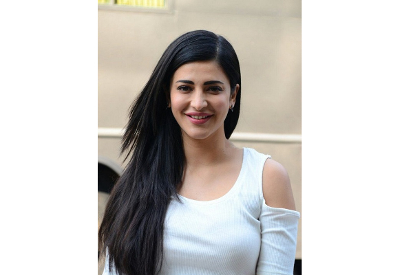 உறுப்பை பிளாஸ்டிக் சர்ஜரி செய்த ஸ்ருதிஹாசன்! கிண்டல் செய்தவர்களுக்கு சரியான பதிலடி | Shruti Said That She Changed Her Nose By Plastic