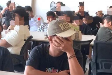 සංචාරක හෝටලයක් කළඹමින් මෙරට හිටපු ඉන්දුනීසියානුවන් 76ක් හදිසියේ අත්අඩංගුවට - හේතුව මෙන්න