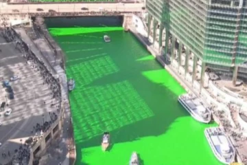 பச்சை நிறமாக மாறிய அமெரிக்காவின் நதி; மீண்டும் மீட்கப்பட்ட பாரம்பரியம்