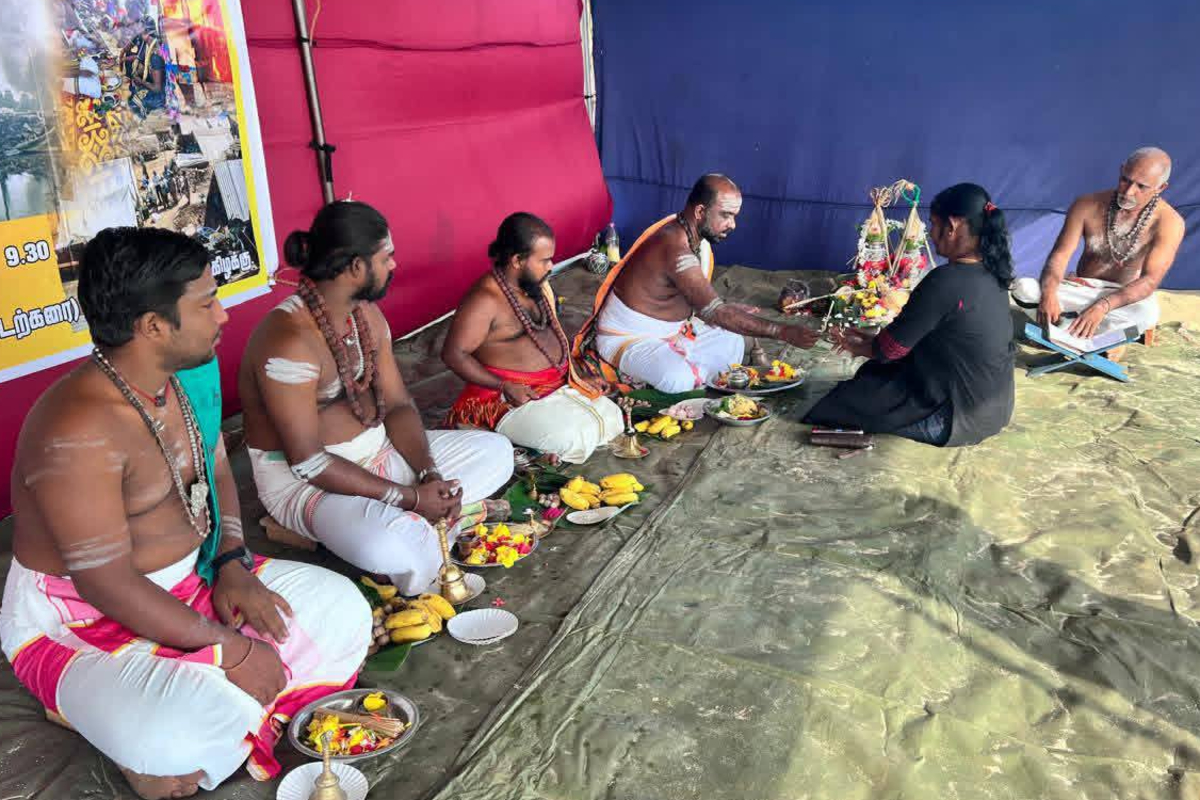 முள்ளிவாய்க்கால் மண்ணில் தென்புலத்தார் வழிபாடு; கண்ணீரில் உறவுகள் | Ancestral Worship At Mullivaikkal Relatives முள்ளிவாய்க்கால் மண்ணில் தென்புலத்தார் வழிபாடு; கண்ணீரில் உறவுகள் | Ancestral Worship At Mullivaikkal Relatives