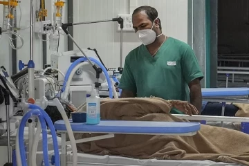 நிலைமை படுமோசம்; 2 மடங்காக எகிறும் கொரோனா - எய்ம்ஸ் நிபுணர் எச்சரிக்கை!