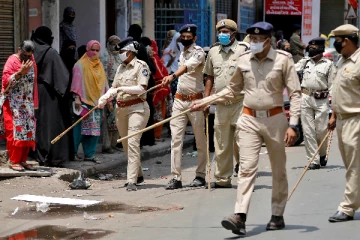 மனைவியை மோட்டார் சைக்கிளில் கட்டி இழுத்துச்சென்ற கணவன்; பகீர் சம்பவம்!