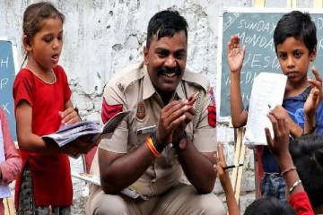 ஏழைக் குழந்தைகள் கல்வி பயில இலவச பள்ளியை நிறுவிய பொலிஸ் கான்ஸ்டபிள்.., அவர் யார் தெரியுமா?