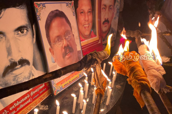 காணாமல் ஆக்கப்பட்ட ஊடவியலாளர்களுக்கு நீதிகோரி மட்டக்களப்பில் தீப்பந்த போராட்டம் | Fireball Protest In Batticaloa காணாமல் ஆக்கப்பட்ட ஊடவியலாளர்களுக்கு நீதிகோரி மட்டக்களப்பில் தீப்பந்த போராட்டம் | Fireball Protest In Batticaloa