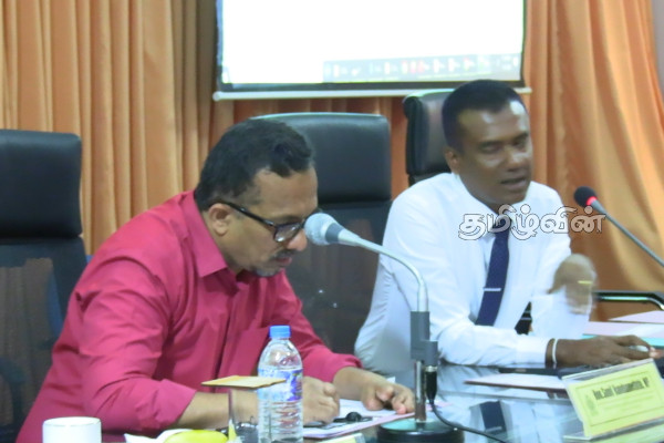 மட்டக்களப்பில் வைத்து அமைச்சர் சுனில் ஹந்துன்நெத்தி அதிகாரிகளுக்கு விடுத்த பணிப்புரை | Batticaloa District Development Meeting