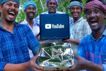 1 கோடி மனங்களை வென்ற Village Cooking Channel- முதல் ஆளாக வாழ்த்திய பிரபல வீரர்- யாருன்னு பாருங்க