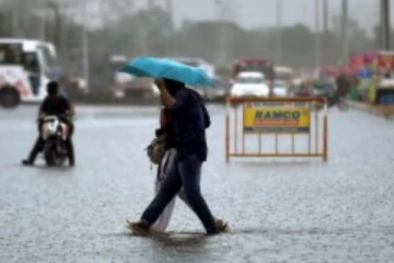 கனமழை எதிரொலி: புதுச்சேரியில் நாளை பள்ளிகளுக்கு விடுமுறை