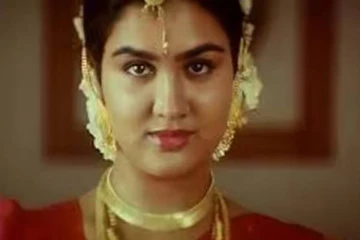 700 படங்கள்..2முறை திருமணம்!! மதுப்பழக்கத்தில் சிக்கிய பிரபல நடிகை ஊர்வசி..