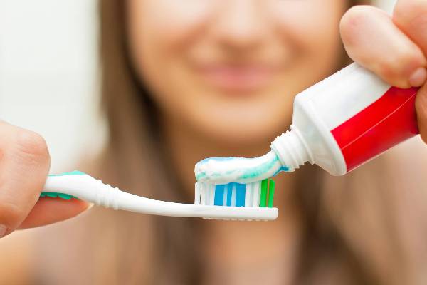 பற்களை எவ்வாறு சரியான முறையில் பராமரிப்பது? பல் மருத்துவ நிபுணர் கூறும் 5 Tips! | How To Take Care Of Your Teeth The Right Way