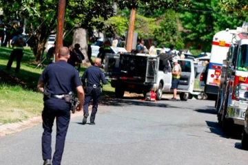 அமெரிக்காவில் பட்டப்பகலில் பரபரப்பு ; நகைக்கடையை உடைத்து கொள்ளை