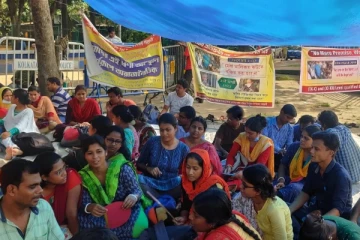 25,000 பள்ளி ஆசிரியர்கள் நியமனம் ரத்து - உயர் நீதிமன்ற தீர்ப்புக்கு உச்ச நீதிமன்றம் தடை!